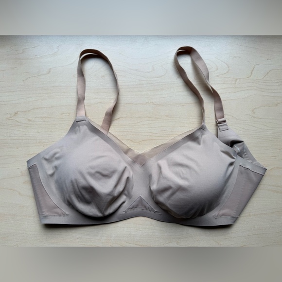Set of two Honeylove Crossover Bras - Picture 3 of 5